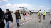 Avión aterriza en Tapachula con 122 migrantes mexicanos deportados de EU