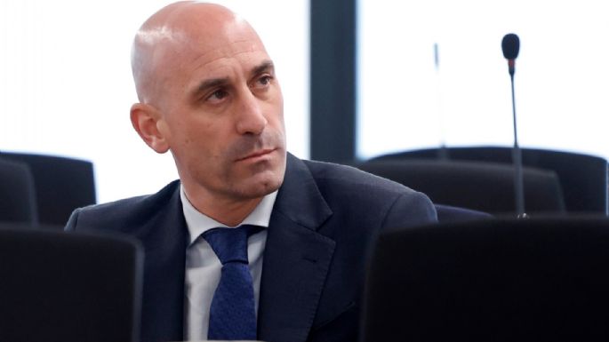 Luis Rubiales, multado con más de 10 mil euros por beso no consensuado a Jenni Hermoso