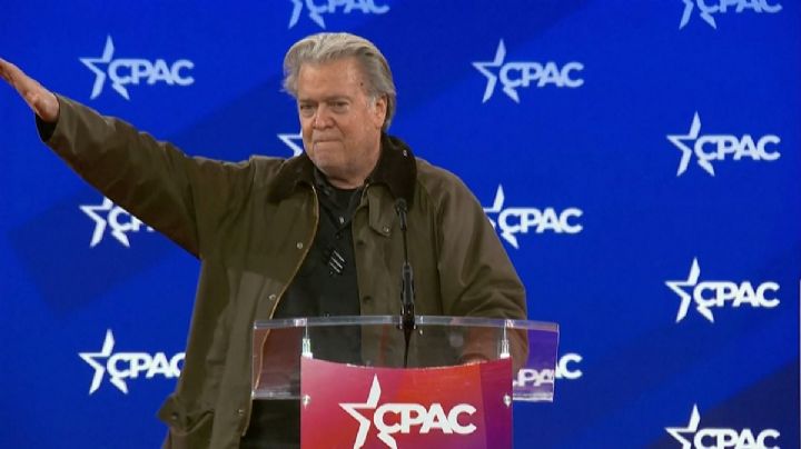 Steve Bannon, exasesor de Trump hace saludo nazi