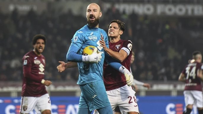 Milan se hunde en crisis tras derrota llena de errores 2-1 ante Torino en Serie A