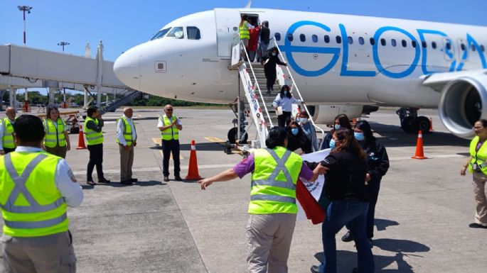 Aterrizó en Chiapas un avión con 157 mexicanos deportados desde EU