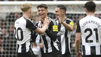 Newcastle resiste un intento de remontada del Nottingham Forest y gana 4-3