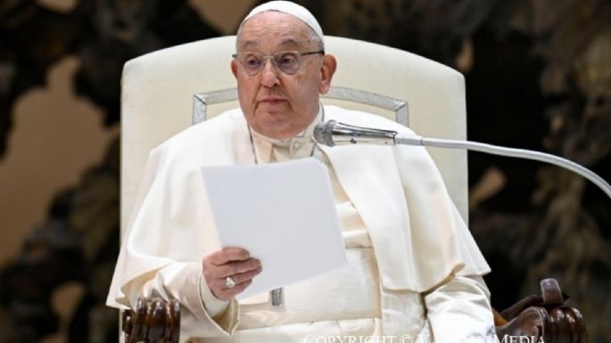 El Papa fue sometido a nuevas pruebas clínicas y lleva cánulas nasales para recibir oxígeno