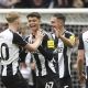 Newcastle resiste un intento de remontada del Nottingham Forest y gana 4-3