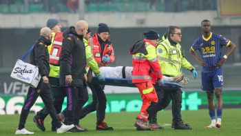 Moise Kean, delantero de la Fiorentina, recibe el alta médica tras desplomarse en un partido (Video)