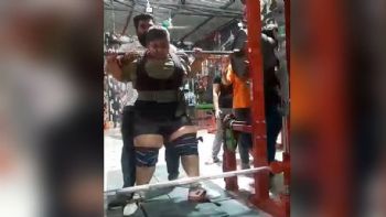 Levantadora de pesas de 17 años muere al intentar cargar 270 kilogramos (Video)