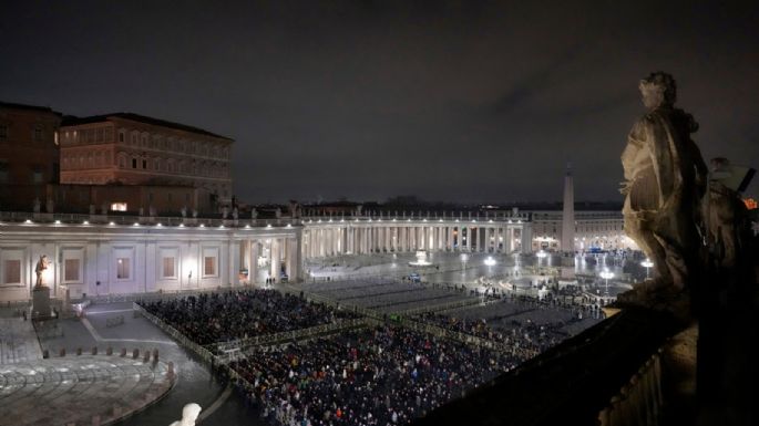 El Papa se reunió con número 2 del Vaticano en el hospital para hablar de candidatos a la santidad