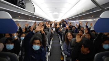 Cuarto vuelo de Estados Unidos a Tapachula llega con 107 deportados mexicanos