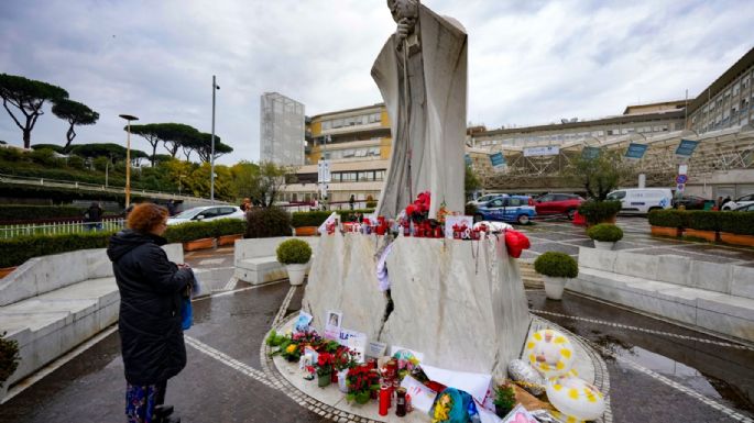 El Papa Francisco muestra una leve mejoría en su lucha contra la neumonía, informa el Vaticano