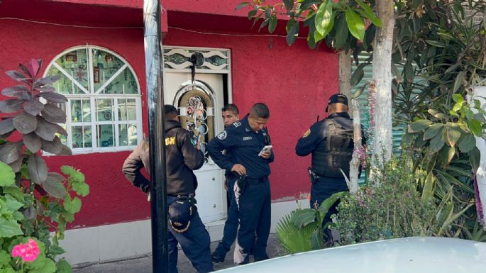 Sicario entra a casa de Iztapalapa, mata a tres personas, huye y le dispara miembro de la familia