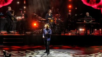 Simply Red celebra cuatro décadas con emotivo concierto en el Auditorio Nacional