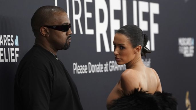 Bianca Censori, Kanye West, Jaden Smith... así fue la alfombra roja de los Grammy (Video)