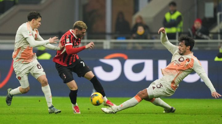 Santiago Giménez aporta asistencia en debut con el Milan para avanzar a semis de Copa Italia (Video)