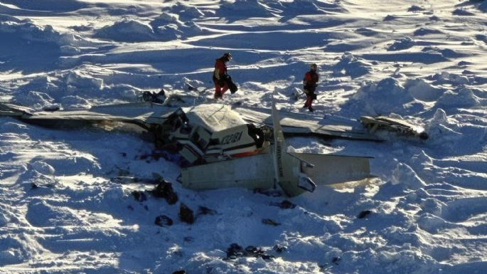 Recuperan los restos de las 10 víctimas del accidente aéreo en Alaska