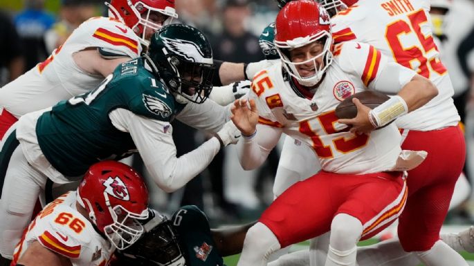 Mahomes lanza dos intercepciones mientras Eagles dominan a la ofensiva de KC en Super Bowl