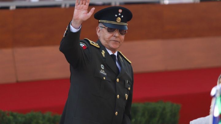 Reaparece el general Salvador Cienfuegos en ceremonia de Sheinbaum