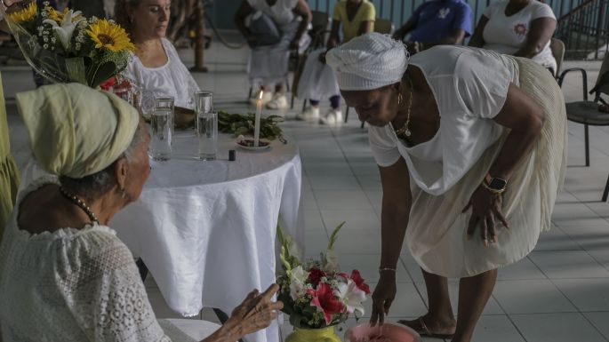 Santeros cubanos hacen ceremonia por salud del papa Francisco