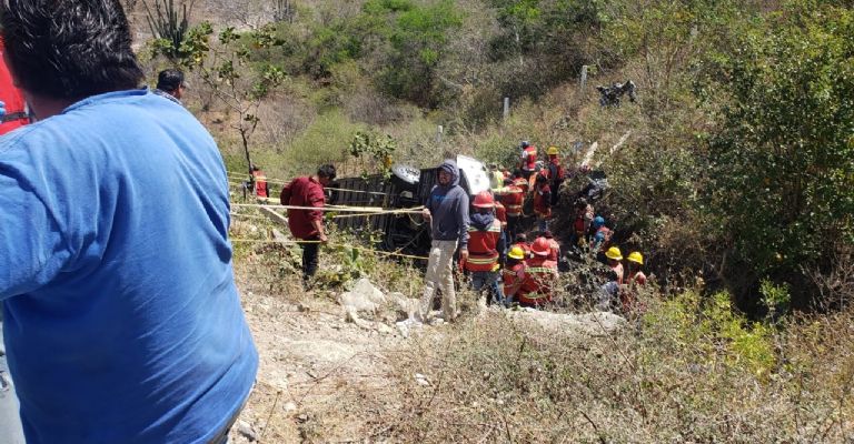 Vuelca camión de pasajeros que asistieron a mitin de Sheinbaum; hay 11 muertos y 30 heridos. Foto: Especial