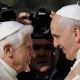 El Papa sigue desde lejos el retiro espiritual del Vaticano mientras se recupera en el hospital