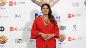 Karla Sofía Gascón gana premio en España por Emilia Pérez; pide “más amor y menos odio”