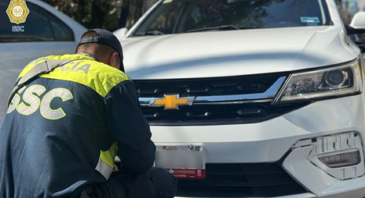 “Cazan” automóviles con las placas obstruidas; van 493 sancionados en CDMX