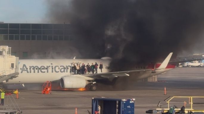 Avión de American Airlines se incendia en aeropuerto de Denver (Video)