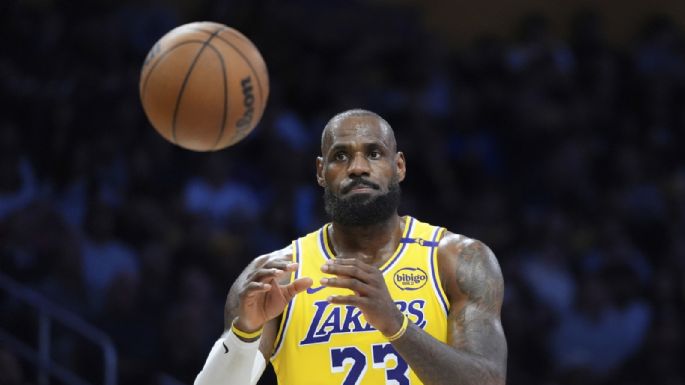 LeBron James es el primer jugador con 50 mil puntos combinados en campaña regular y playoffs