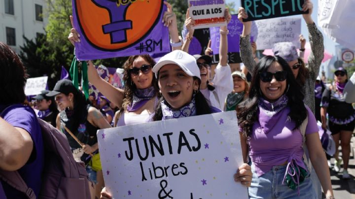 Avanzan hacia el Zócalo los contingentes de la marcha del 8M (Videos)