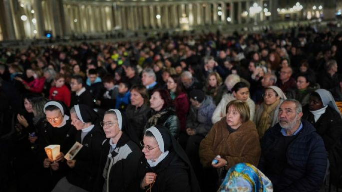 El papa a da gracias a los voluntarios mientras el Vaticano celebra otro evento del Año Santo sin él