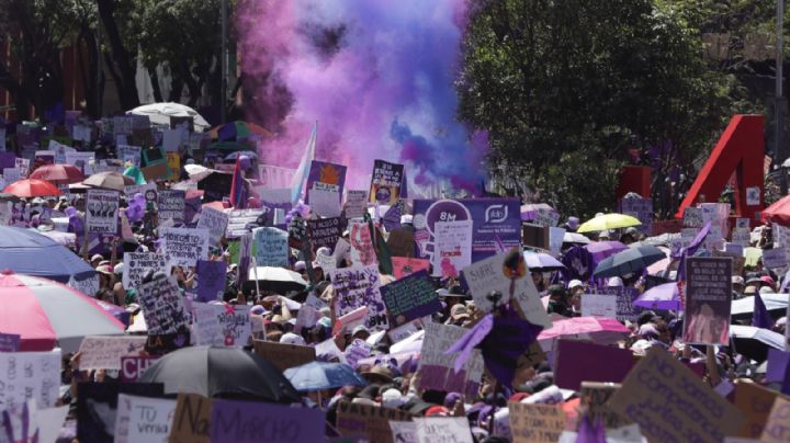 Más de 200 mil mujeres participaron en CDMX de manera pacífica en la marcha del 8M (Video)