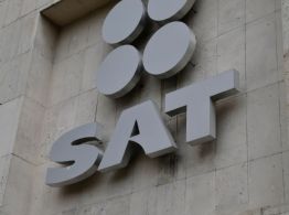 Contratos millonarios, domicilios vacíos