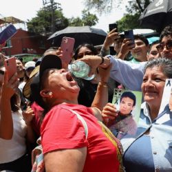 “Cada 20 de abril”: fans cantan y beben en honor a José José en Clavería (Video)