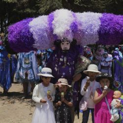 Este pueblo de México celebra la Pascua entre fuego y enormes sombreros