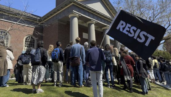 Harvard demanda al Gobierno de Trump tras los recortes de financiación federal