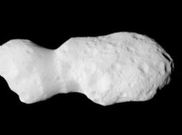 Nave de la NASA envía imágenes de asteroide muy grande, irregular y de forma extraña