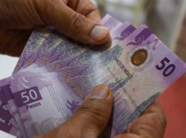 Baja la inflación, pero el peso pierde a la espera de la decisión de política monetaria de Banxico