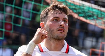 Operan a Santiago Giménez y estará fuera de actividad alrededor de dos meses