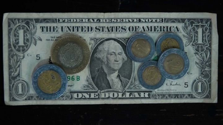 El peso se deprecia ante la expectativa de datos clave en Estados Unidos