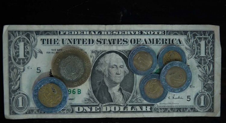 Peso se deprecia ante fortalecimiento del dólar