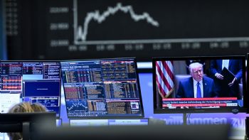 Las acciones mundiales caen mientras la guerra de Irán eleva el crudo a más de 110 dólares el barril