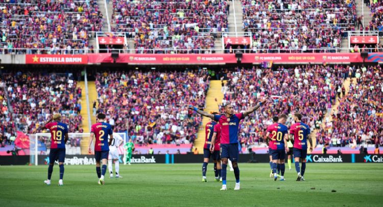 El Barcelona remonta y vence 4-3 al Real Madrid para acercarse al título de LaLiga