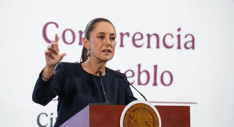 Sheinbaum anuncia aumento salarial del 9% a maestros: "Ojalá pudiéramos dar más"