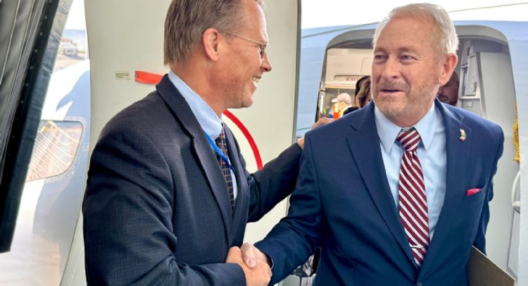 Ronald Johnson llega a México; el exjefe de la CIA que despachará desde la Embajada de EU