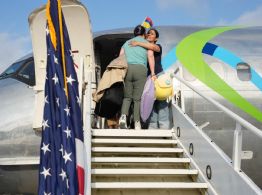 Primer vuelo con “autodeportados” de EU llega a Honduras