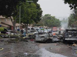 Avioneta se desploma en San Diego, California; hay 2 muertos, 8 heridos y 100 evacuados