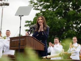 Gobierno de Trump impide a Harvard inscribir estudiantes extranjeros