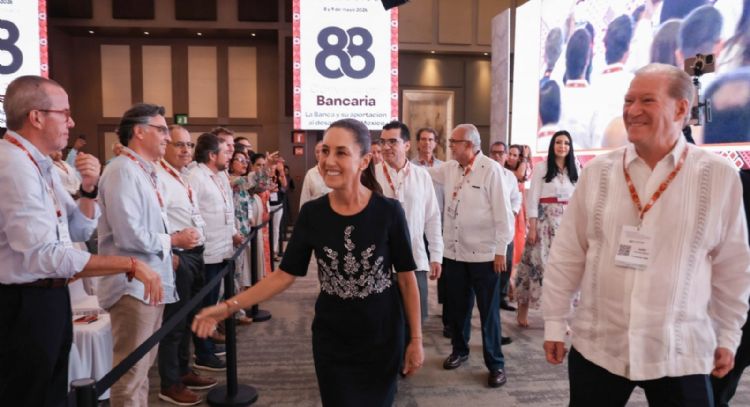 Sheinbaum pide a los banqueros que otorguen más créditos a los mexicanos