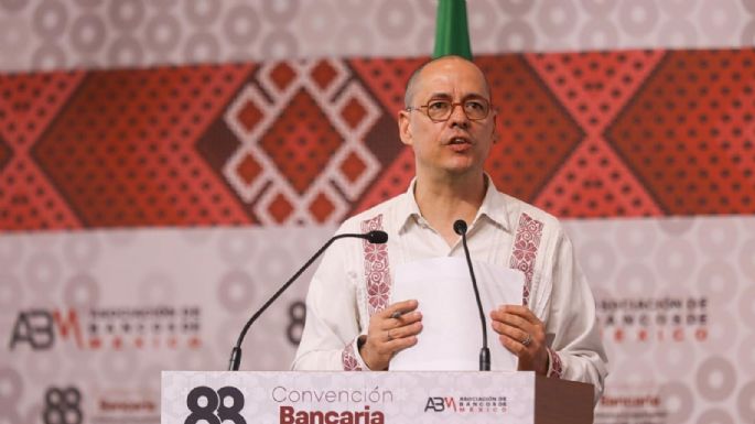 Convención Bancaria: Peña Merino evade a la prensa y hace mutis sobre reforma a telecom