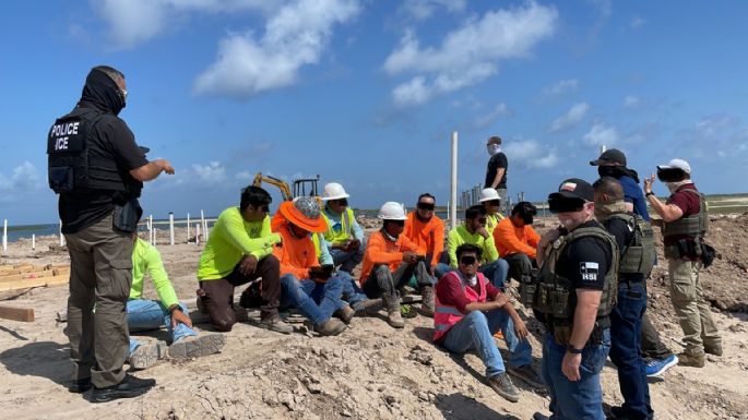 Capturan a 58 migrantes en redadas en construcciones y restaurantes de Texas