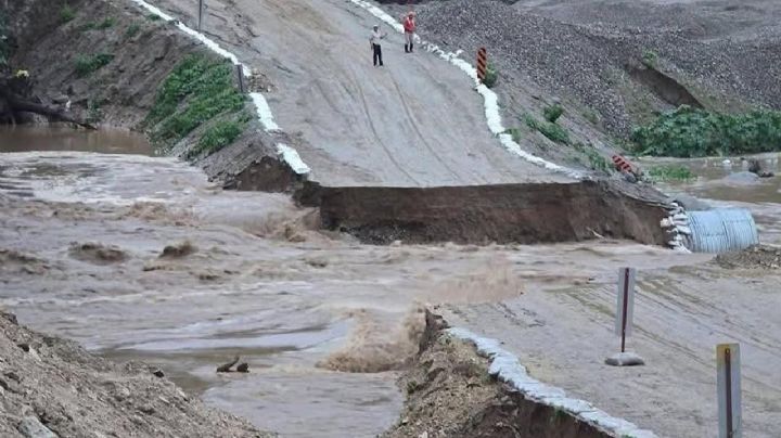 Colapsa puente en Guerrero por la tormenta Dalila